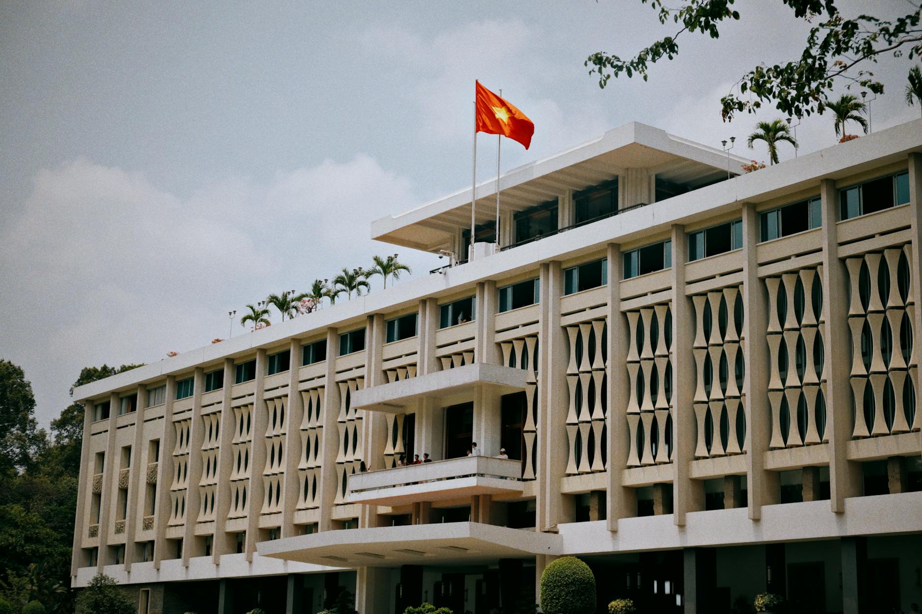 Người lao động trẻ TPHCM phải dành 47% lương cho tiền nhà — khảo sát 1.840 người