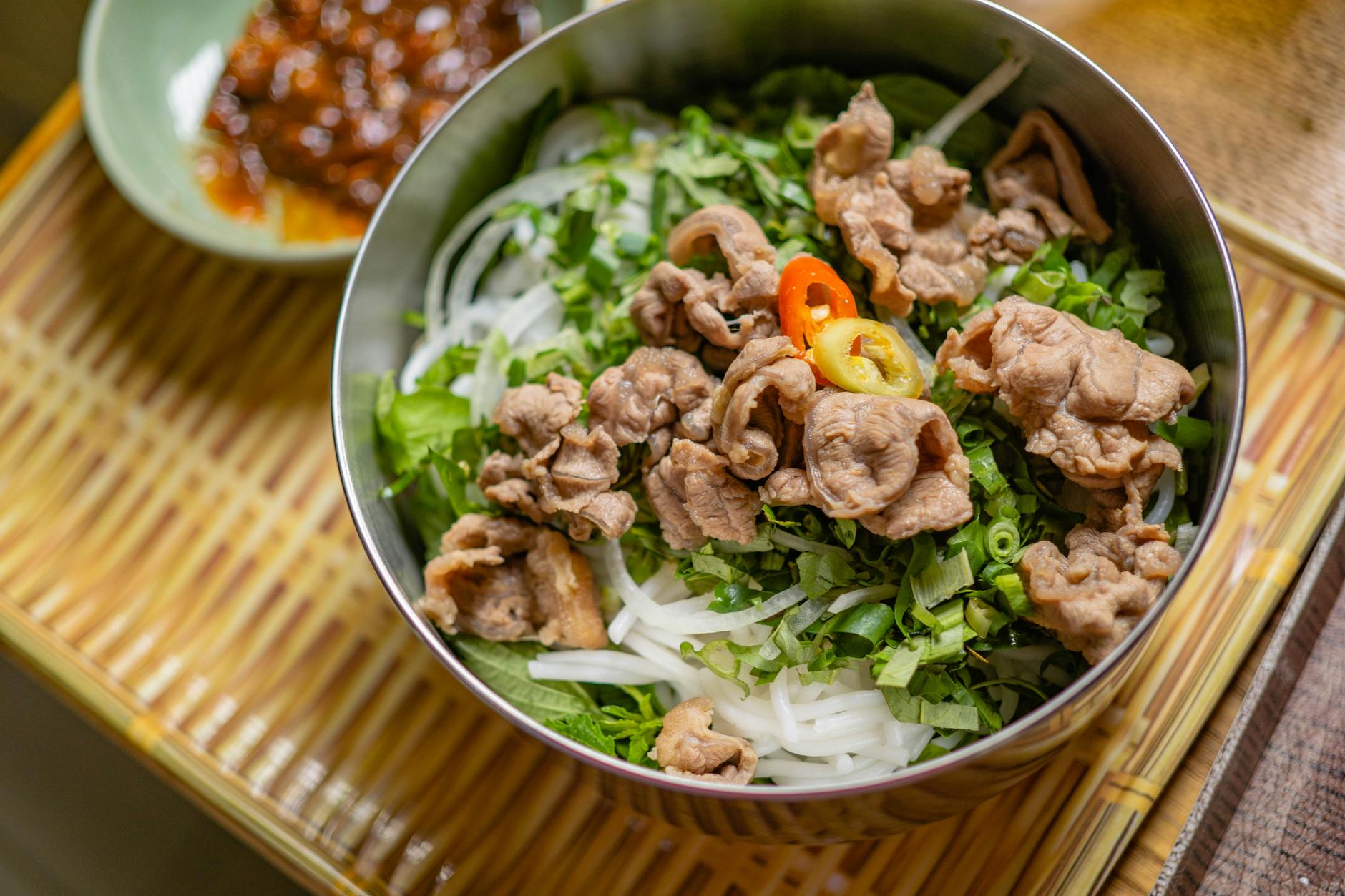 Quán nước nâu cô Bảy trong hẻm Quận 3 — 23 năm và một bài hát Lam Phương