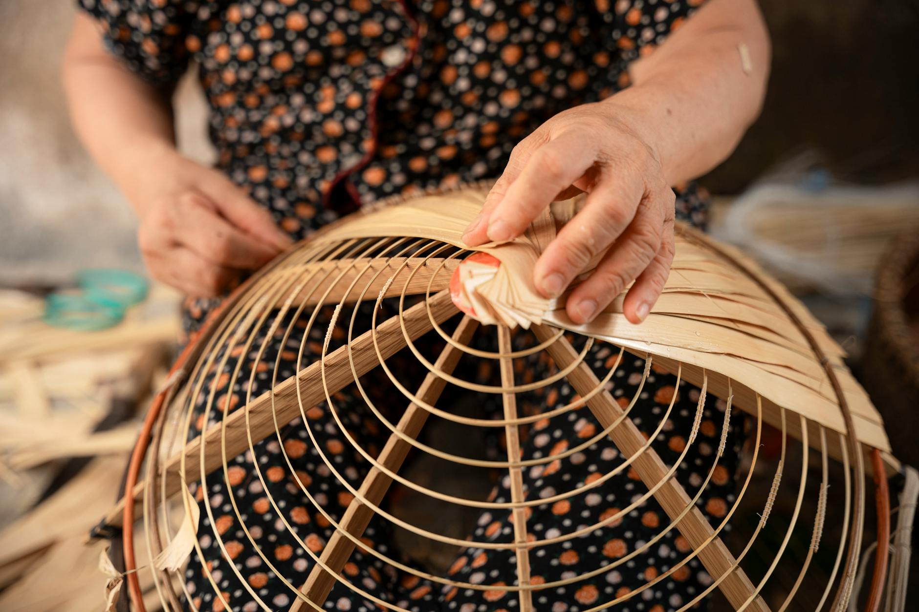 Buộc dây gai — bí quyết khung đèn không gãy
